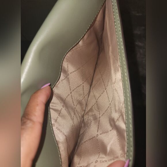 Michael Kors Oversized Envelope Wristlet/Clutch nwot - Picture 8 of 8